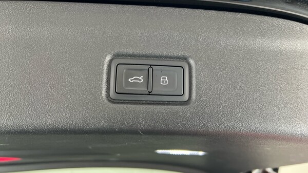 Used Audi Q6 e-tron 2024 for sale - 76289979: Photo 42