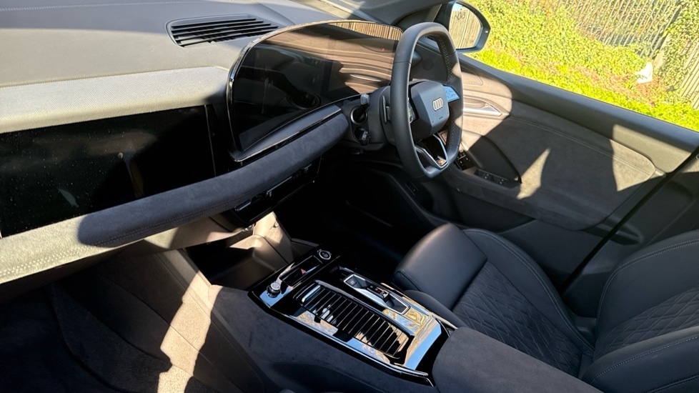 Used Audi Q6 e-tron 2025 for sale - 76745177: Photo 2
