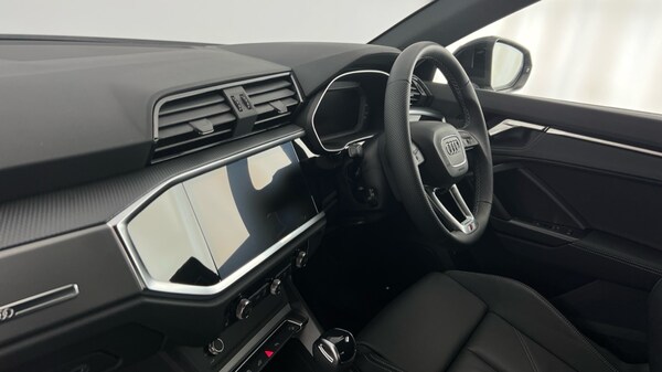 Used Audi Q3 2024 for sale - 75465613: Photo 2