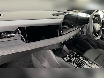 Used Audi Q6 e-tron 2025 for sale - 76745378: Photo