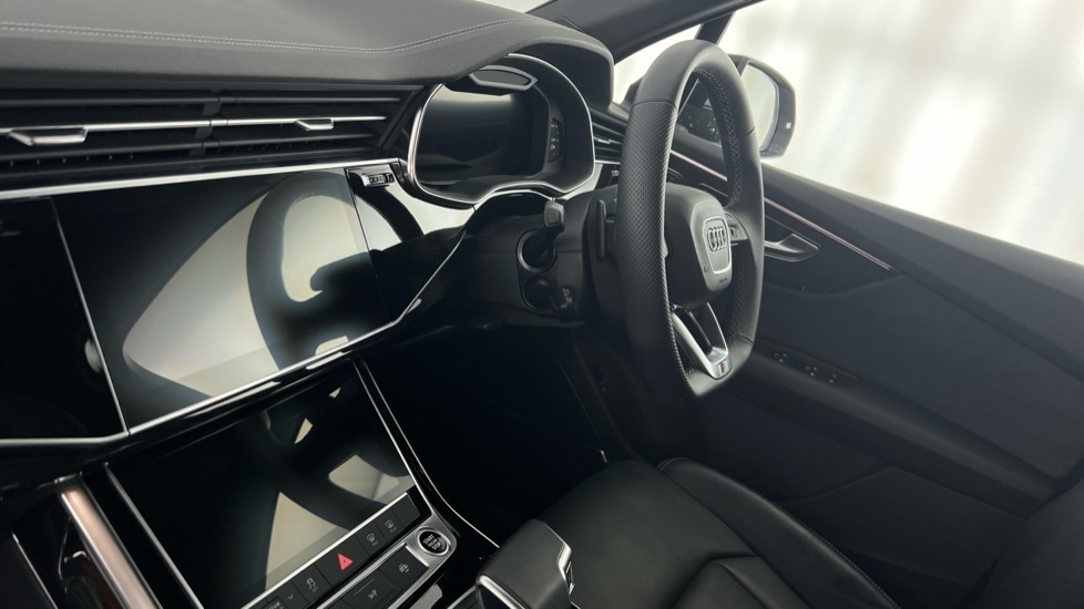 Used Audi Q7 2024 for sale - 76826636: Photo 2