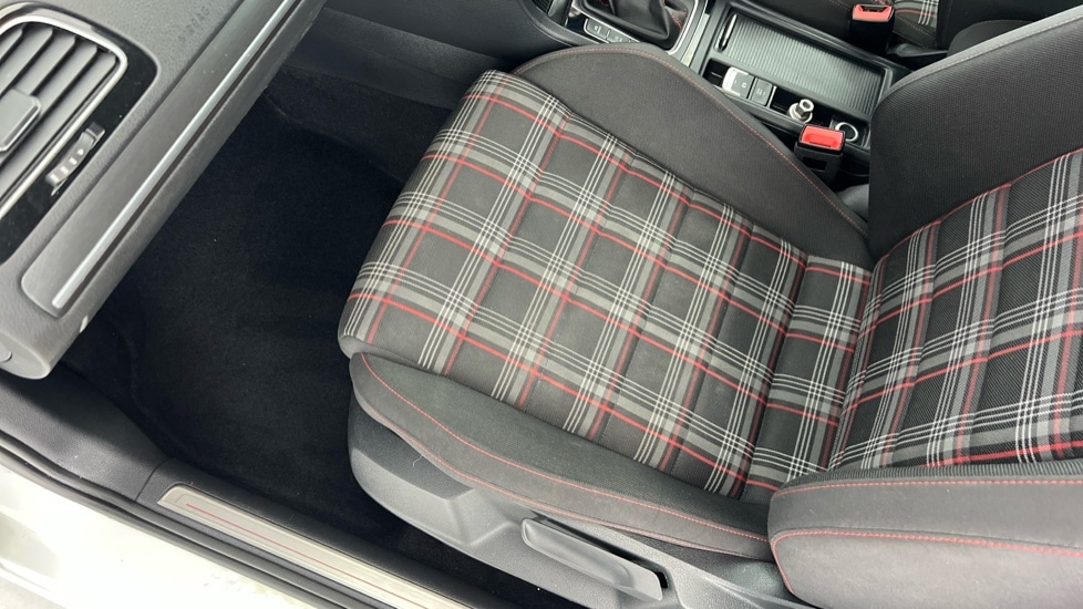 Used Volkswagen Golf 2019 for sale - 76977651: Photo 31