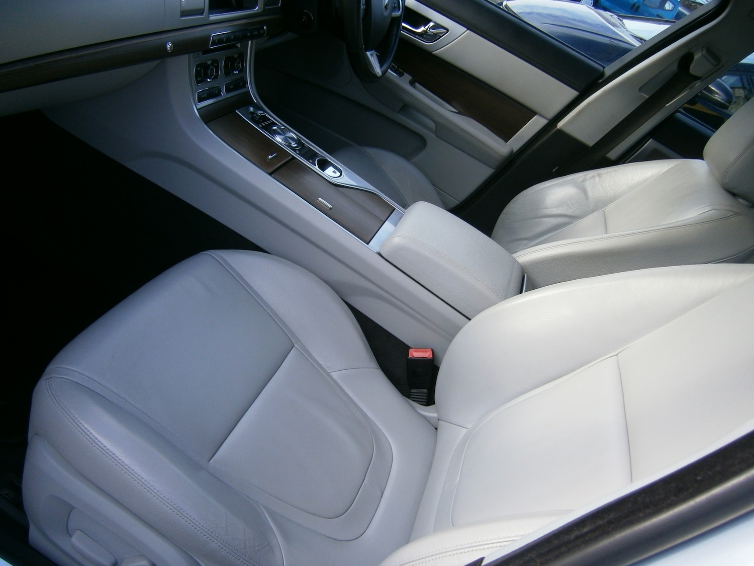 Used Jaguar XF 2014 for sale - 76958476: Photo 5