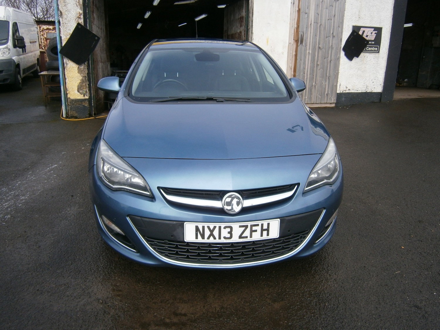 Used Vauxhall Astra 2013 for sale - 77872726: Photo 2