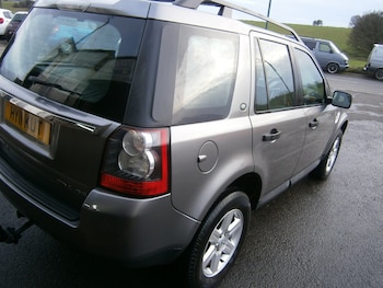 Used Land Rover Freelander 2011 for sale - 76567889: Photo