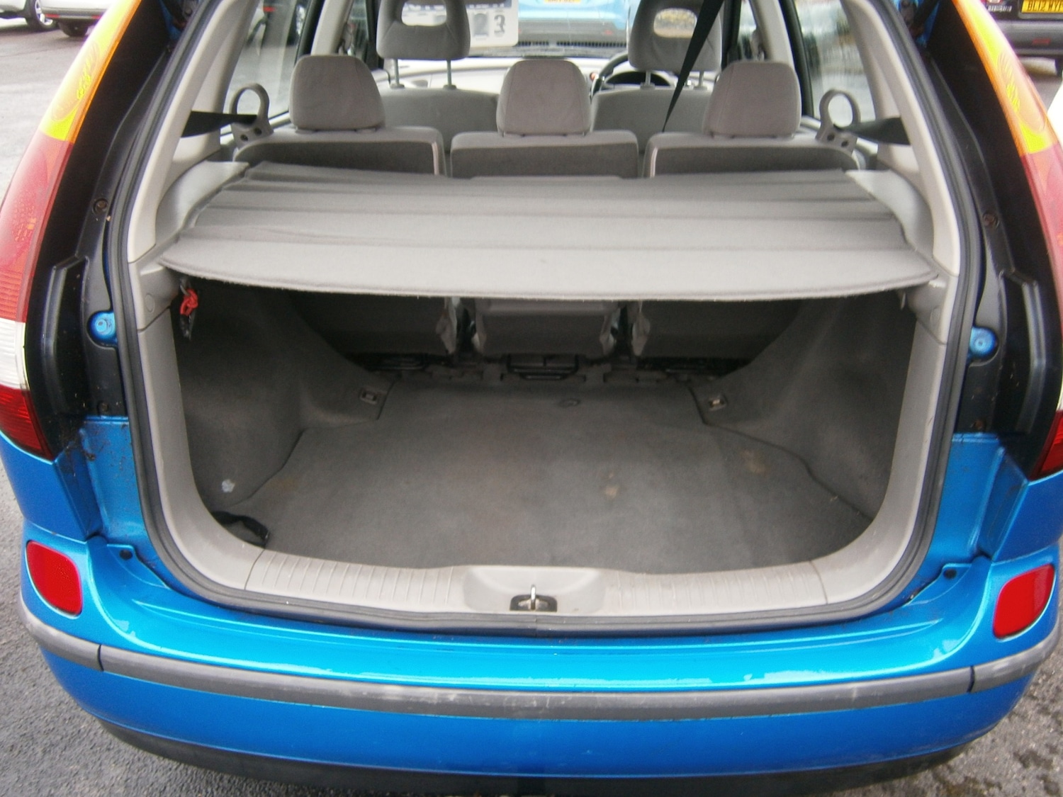 Used Nissan Almera Tino 2002 for sale - 78039030: Photo 7