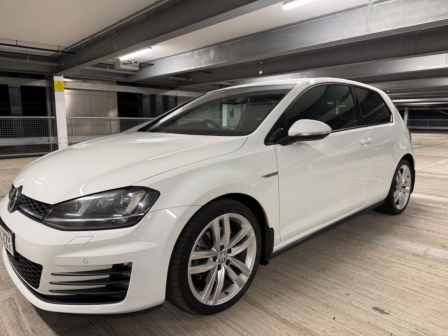 Used Volkswagen Golf 2015 for sale - 77100923: Photo 3