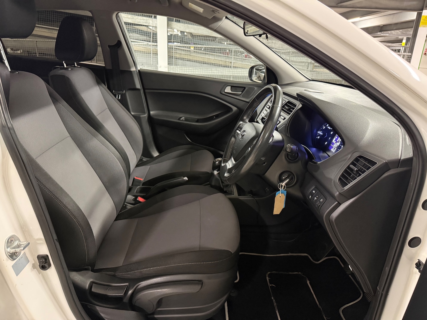 Used Hyundai i20 2017 for sale - 77082709: Photo 19