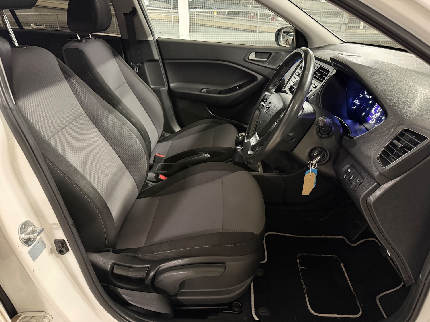 Used Hyundai i20 2017 for sale - 77082709: Photo 20