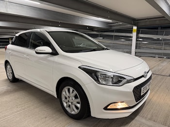 Used Hyundai i20 2017 for sale - 77082709: Photo