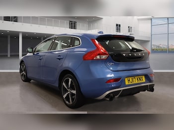 Used Volvo V40 2017 for sale - 76070085: Photo
