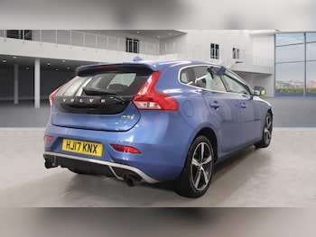 Used Volvo V40 2017 for sale - 76070085: Photo