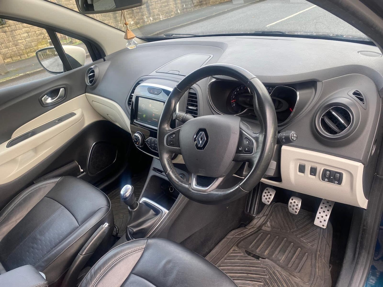 Used Renault Captur for sale - 77738040: Photo 11