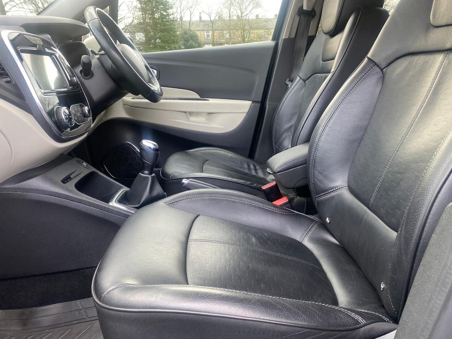 Used Renault Captur for sale - 77738040: Photo 25