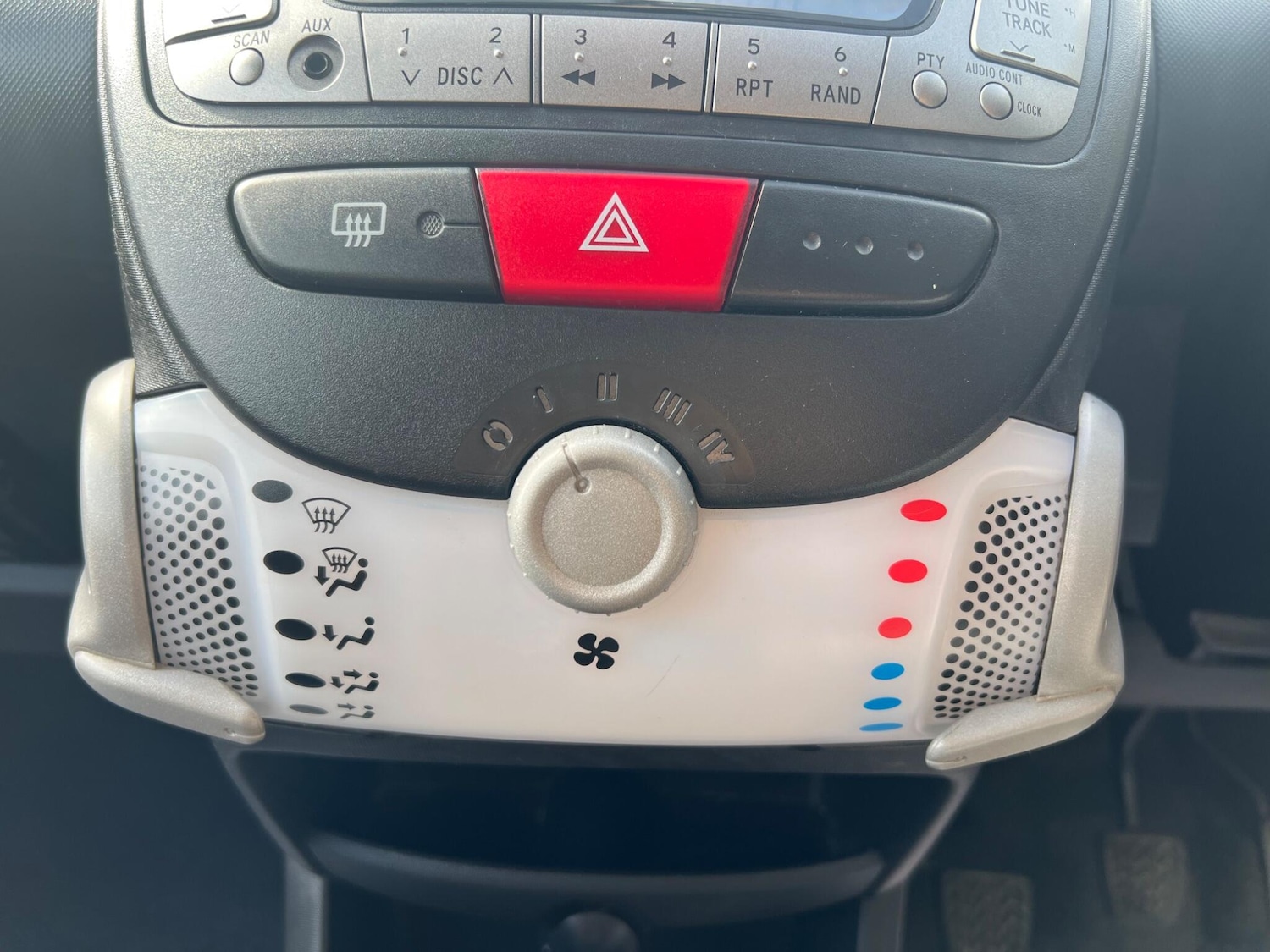 Used Toyota AYGO 2013 for sale - 76413421: Photo 25