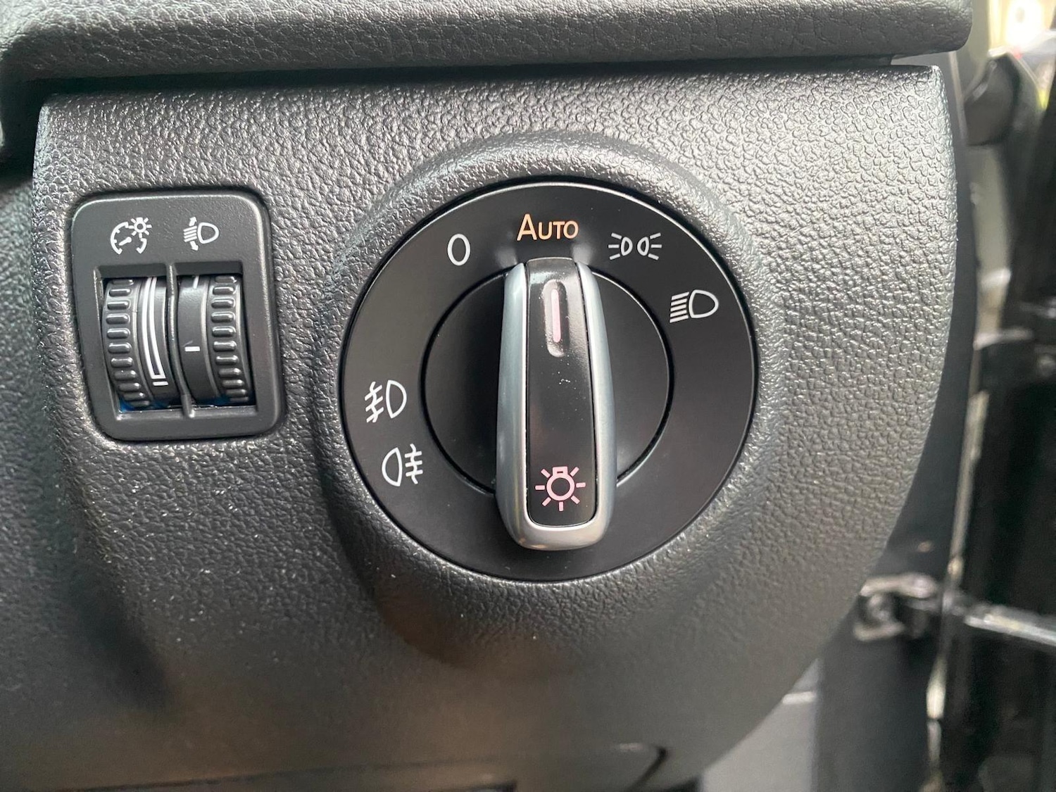 Used Volkswagen Tiguan 2015 for sale - 77097409: Photo 24