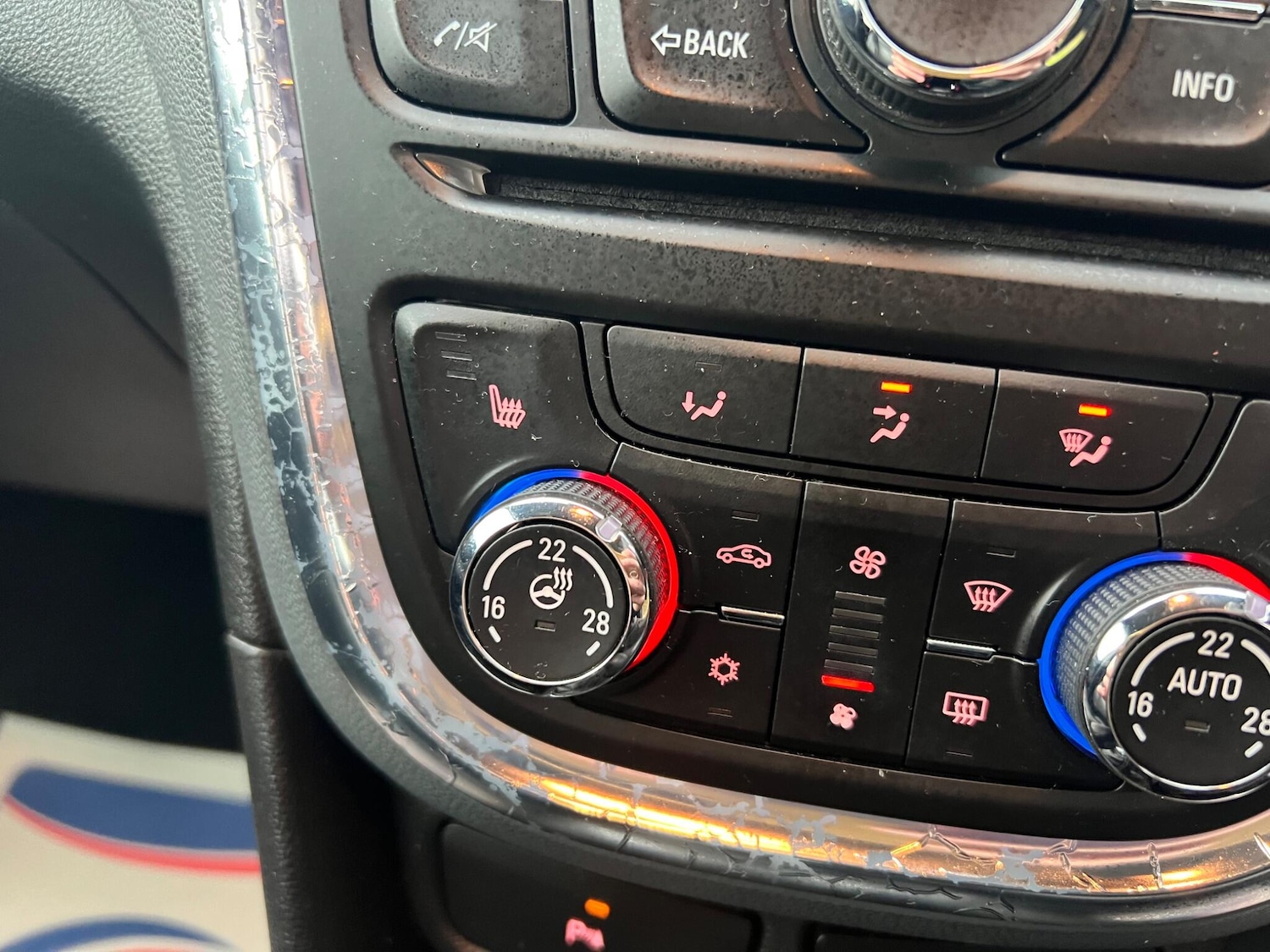 Used Vauxhall Mokka 2015 for sale - 76865985: Photo 32