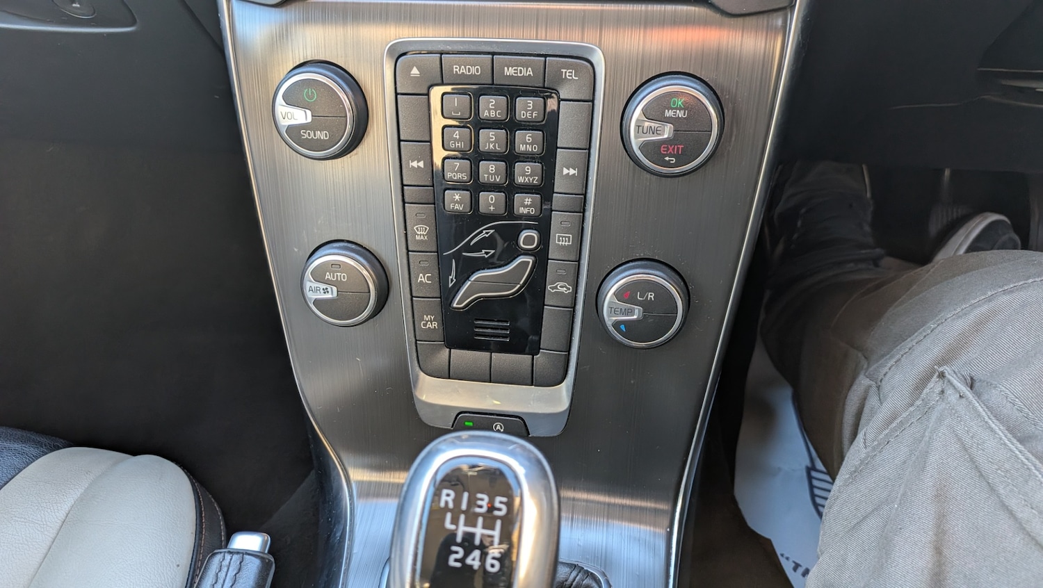 Used Volvo V40 2014 for sale - 77127380: Photo 15