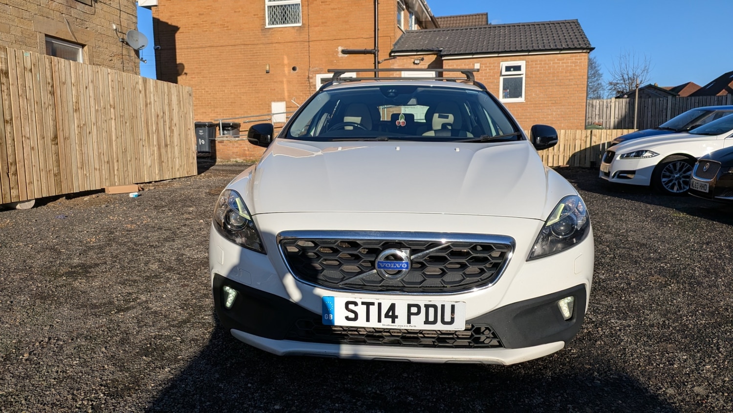 Used Volvo V40 2014 for sale - 77127380: Photo 2