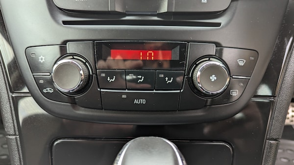 Used Vauxhall Insignia 2011 for sale - 76250782: Photo 16