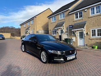 Used Jaguar XE 2017 for sale - 78229844: Photo