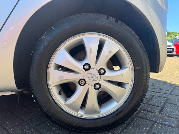 Used Hyundai i10 2011 for sale - 75675979: Photo 28