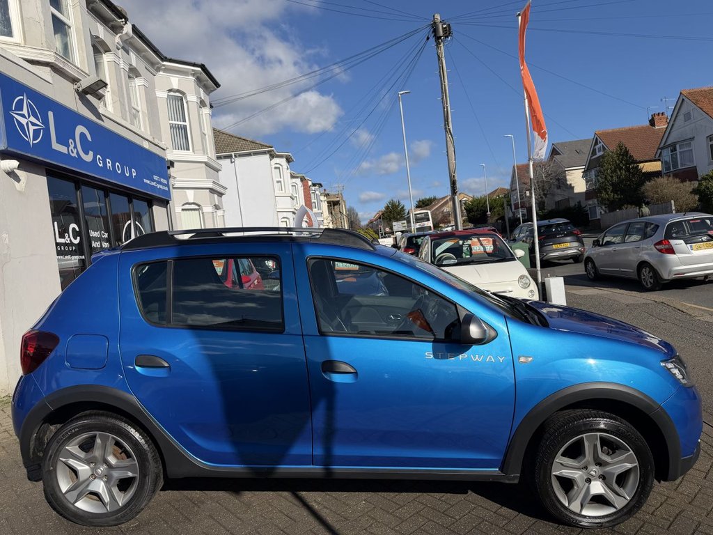 Used Dacia Sandero Stepway 2017 for sale - 77558053: Photo 10