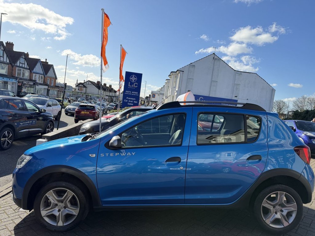 Used Dacia Sandero Stepway 2017 for sale - 77558053: Photo 6