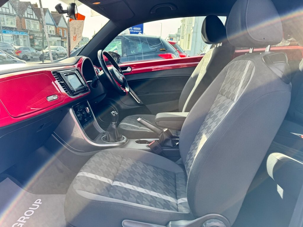 Used Volkswagen Beetle 2018 for sale - 78056266: Photo 11