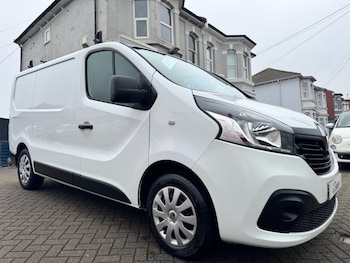 Used Renault Trafic 2015 for sale - 77810000: Photo