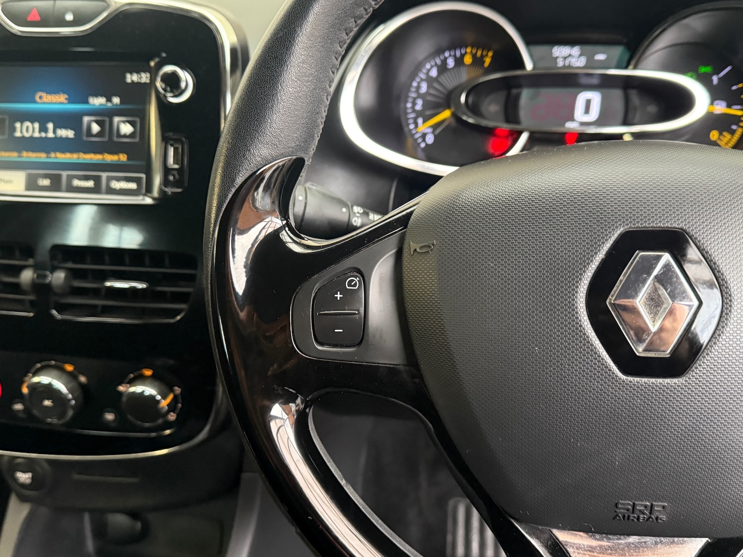 Used Renault Clio 2014 for sale - 76427837: Photo 20