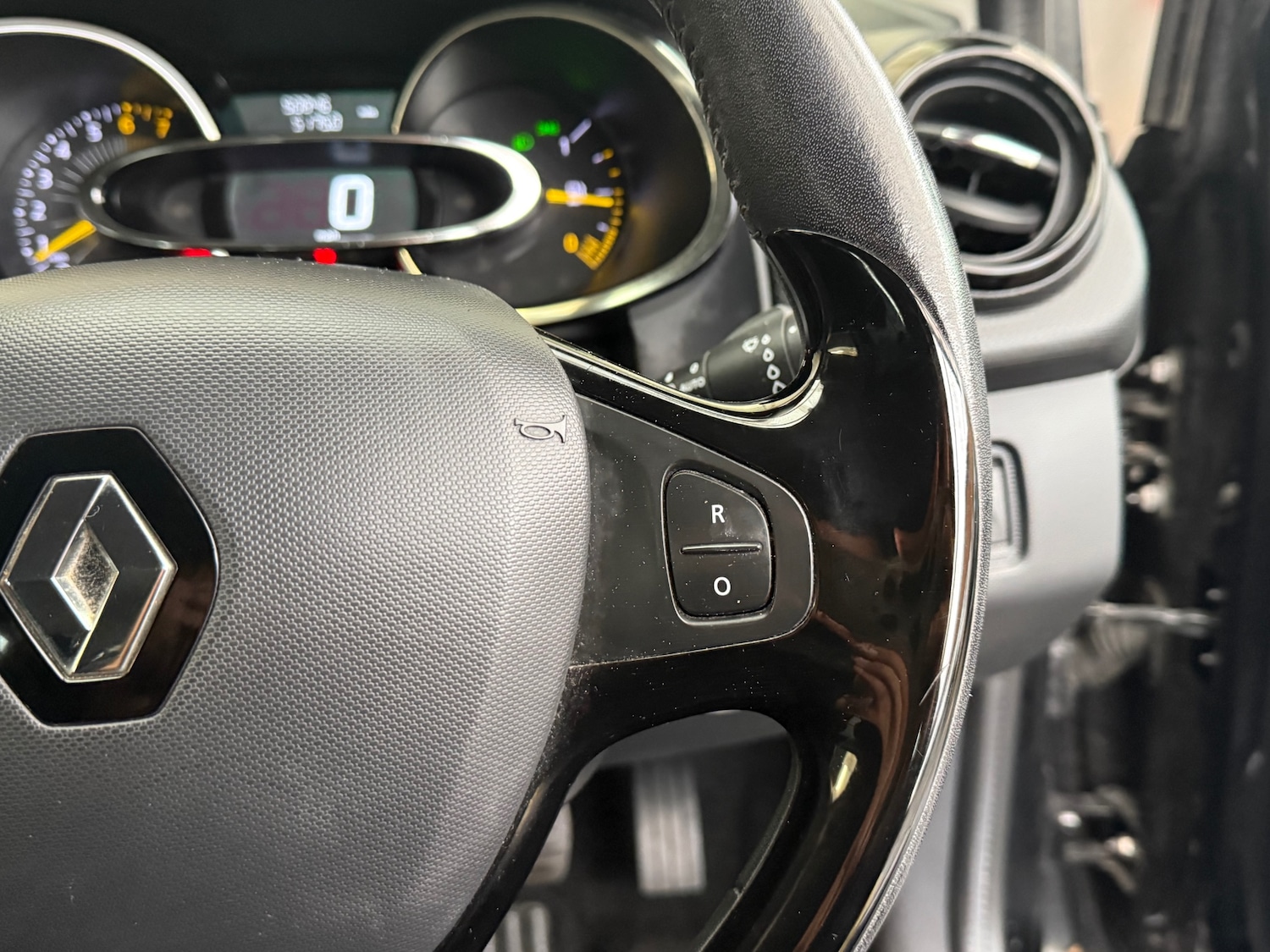 Used Renault Clio 2014 for sale - 76427837: Photo 21