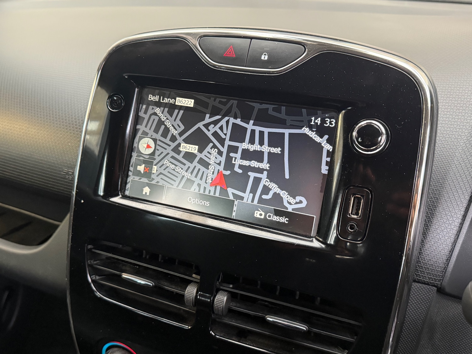 Used Renault Clio 2014 for sale - 76427837: Photo 25