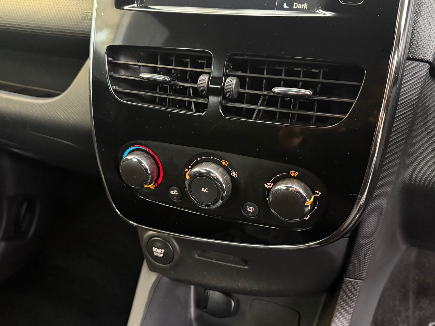 Used Renault Clio 2014 for sale - 76427837: Photo 26