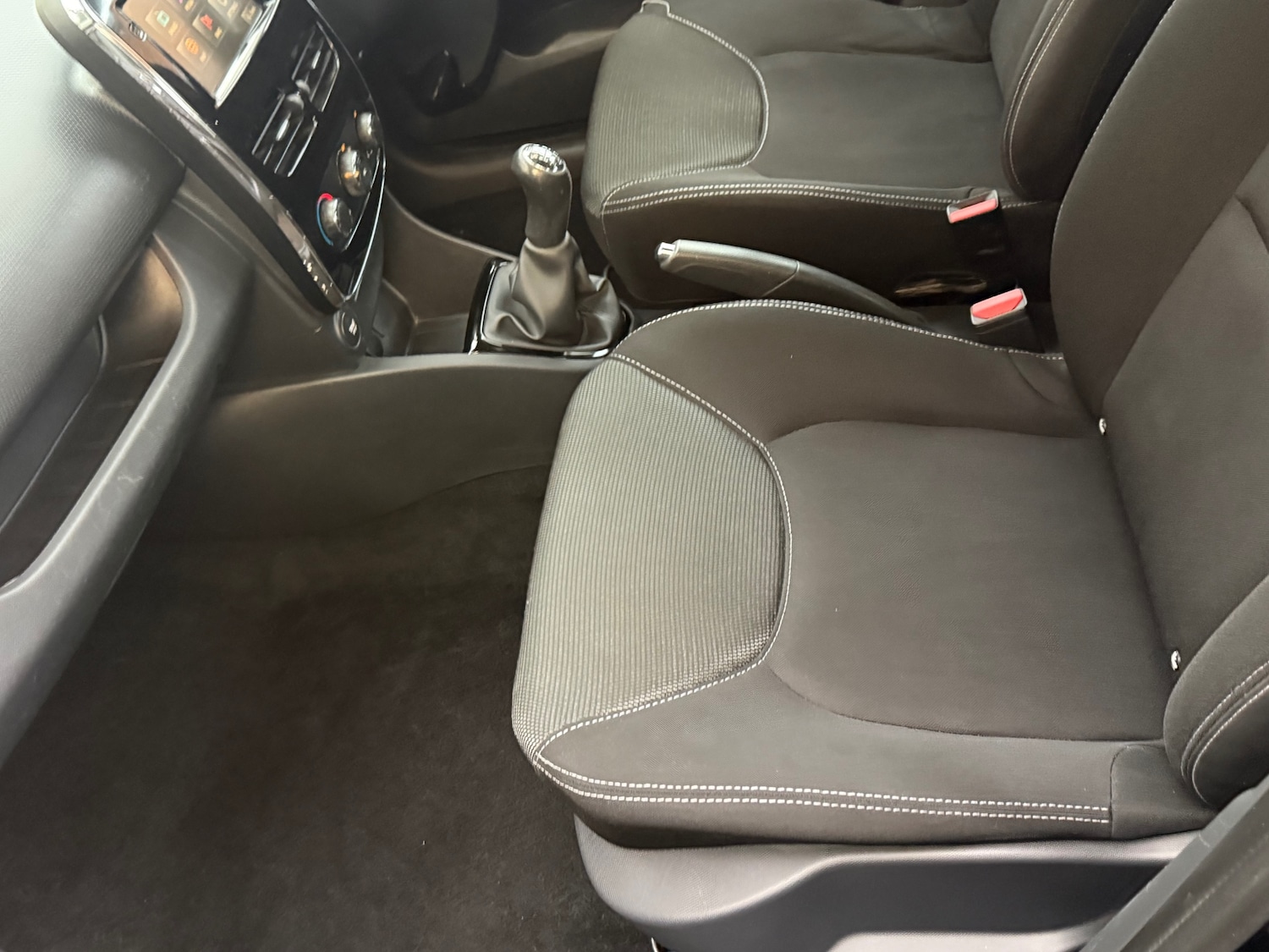 Used Renault Clio 2014 for sale - 76427837: Photo 31