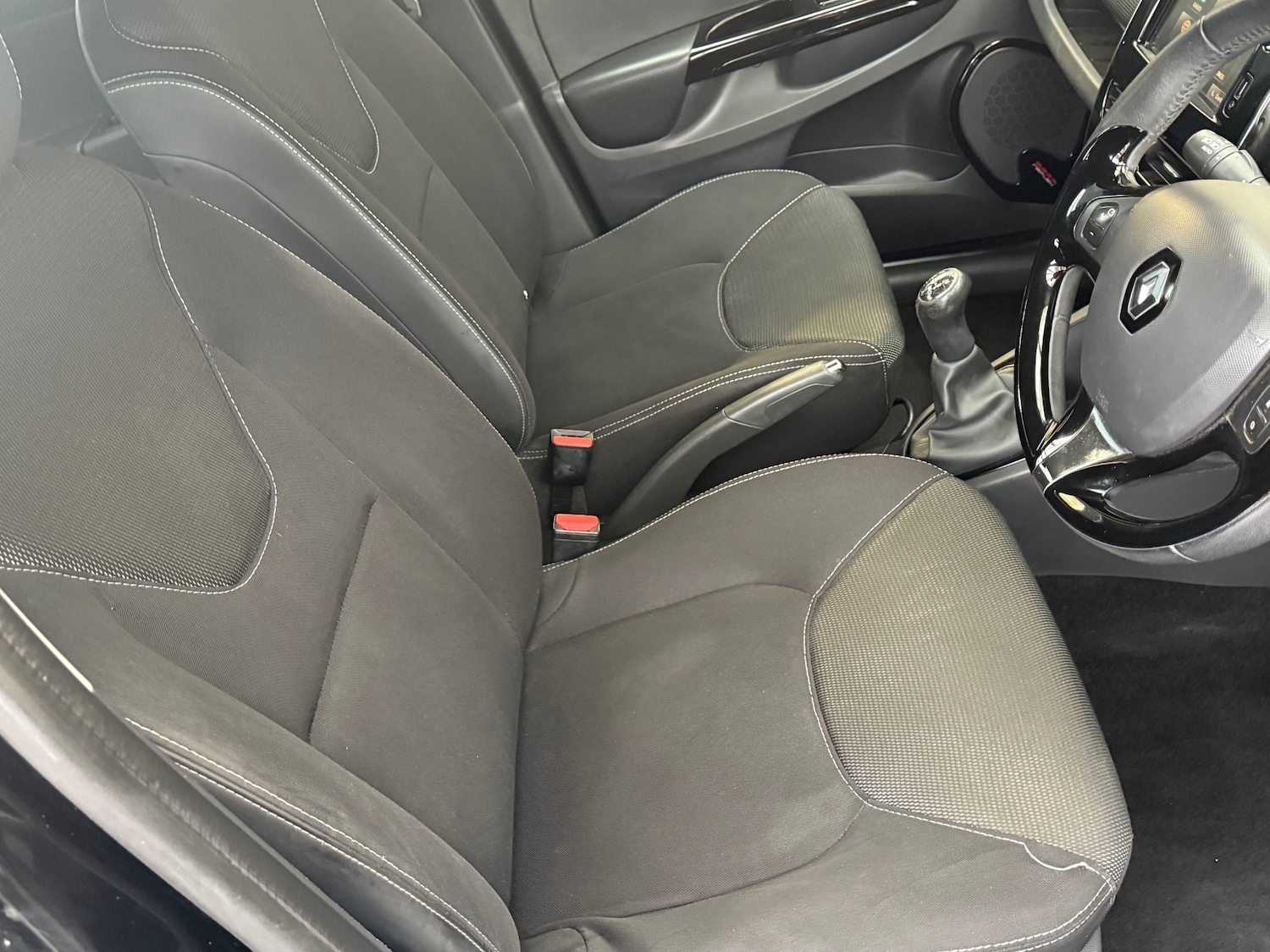 Used Renault Clio 2014 for sale - 76427837: Photo 33