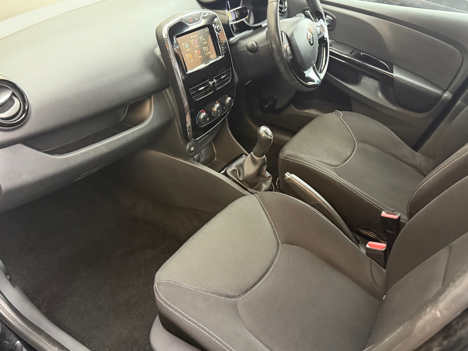 Used Renault Clio 2014 for sale - 76427837: Photo 34