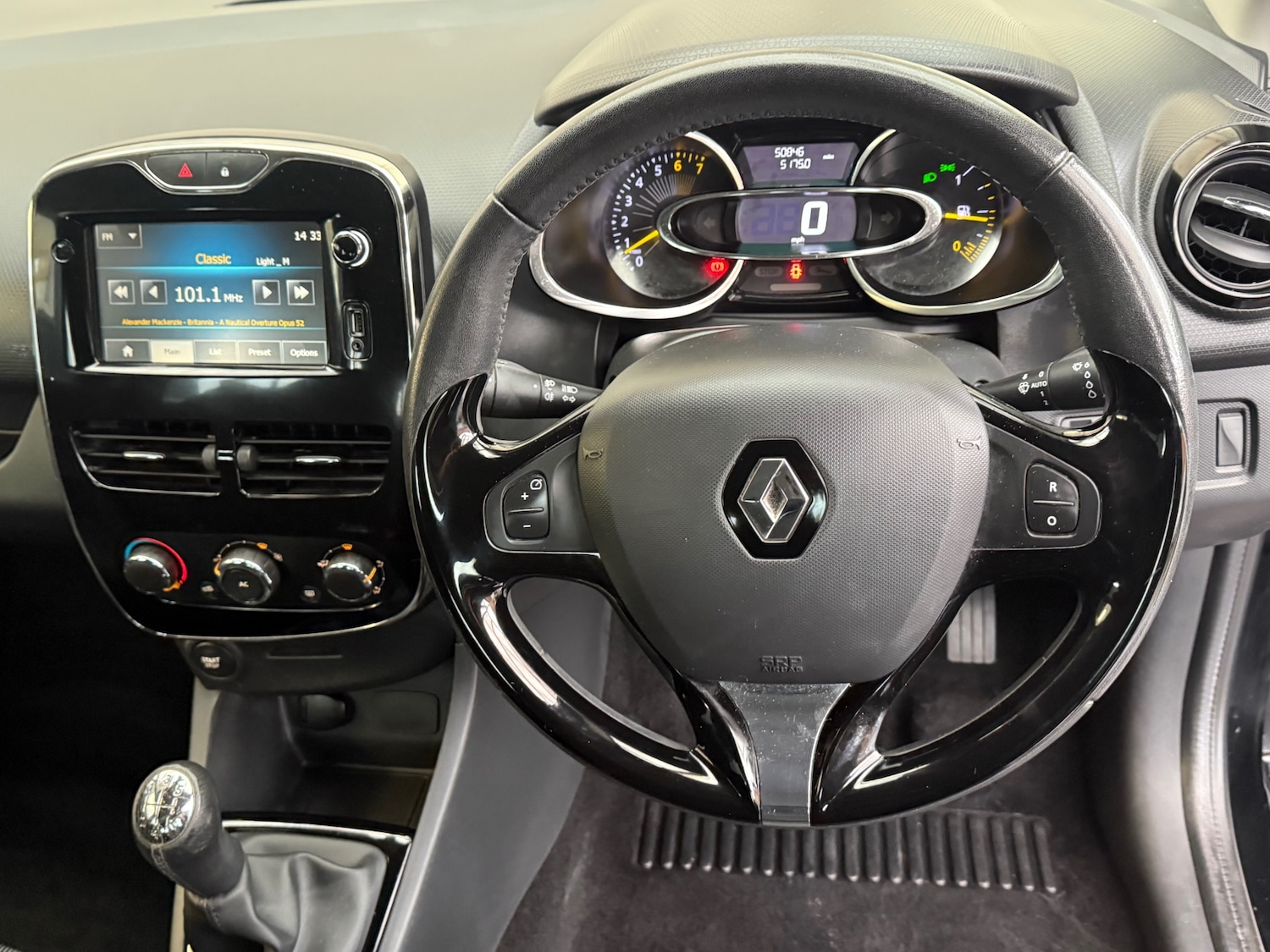 Used Renault Clio 2014 for sale - 76427837: Photo 5