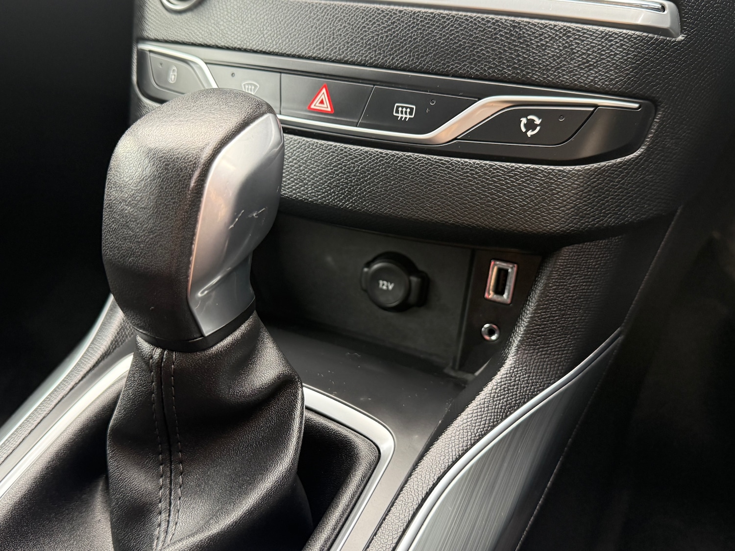 Used Peugeot 308 2016 for sale - 76491885: Photo 27