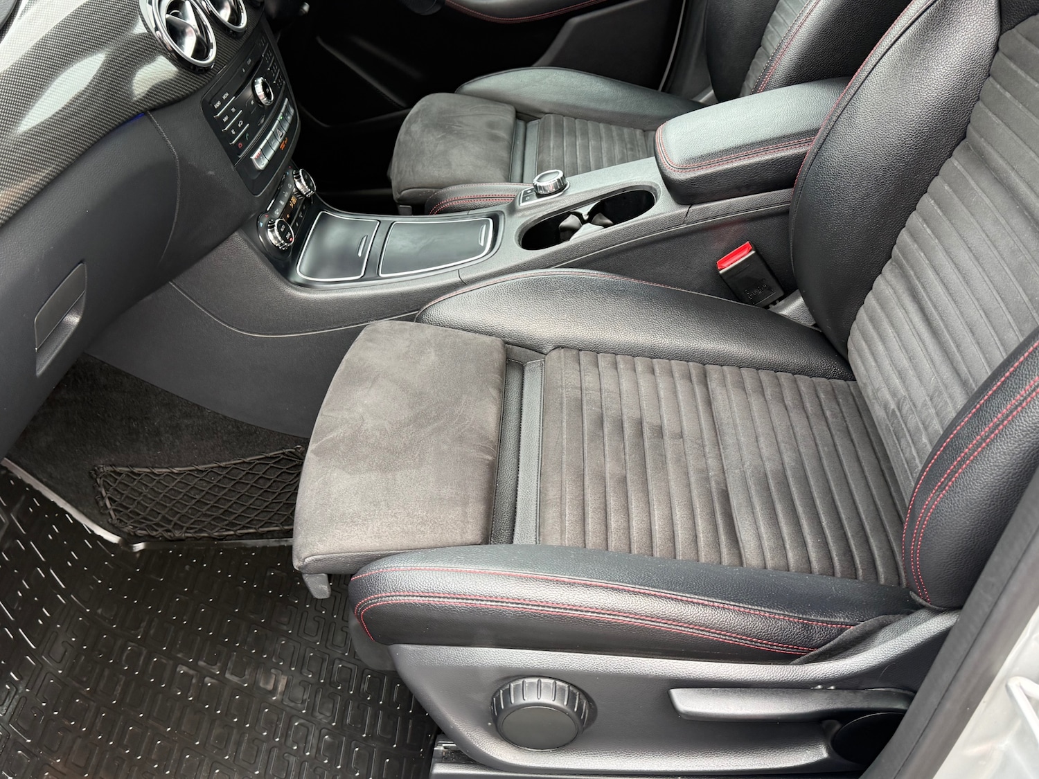 Used Mercedes-Benz B Class 2017 for sale - 77532448: Photo 32