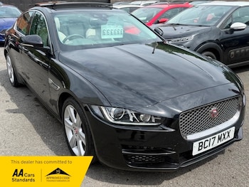 Used Jaguar XE 2017 for sale - 79129896: Photo