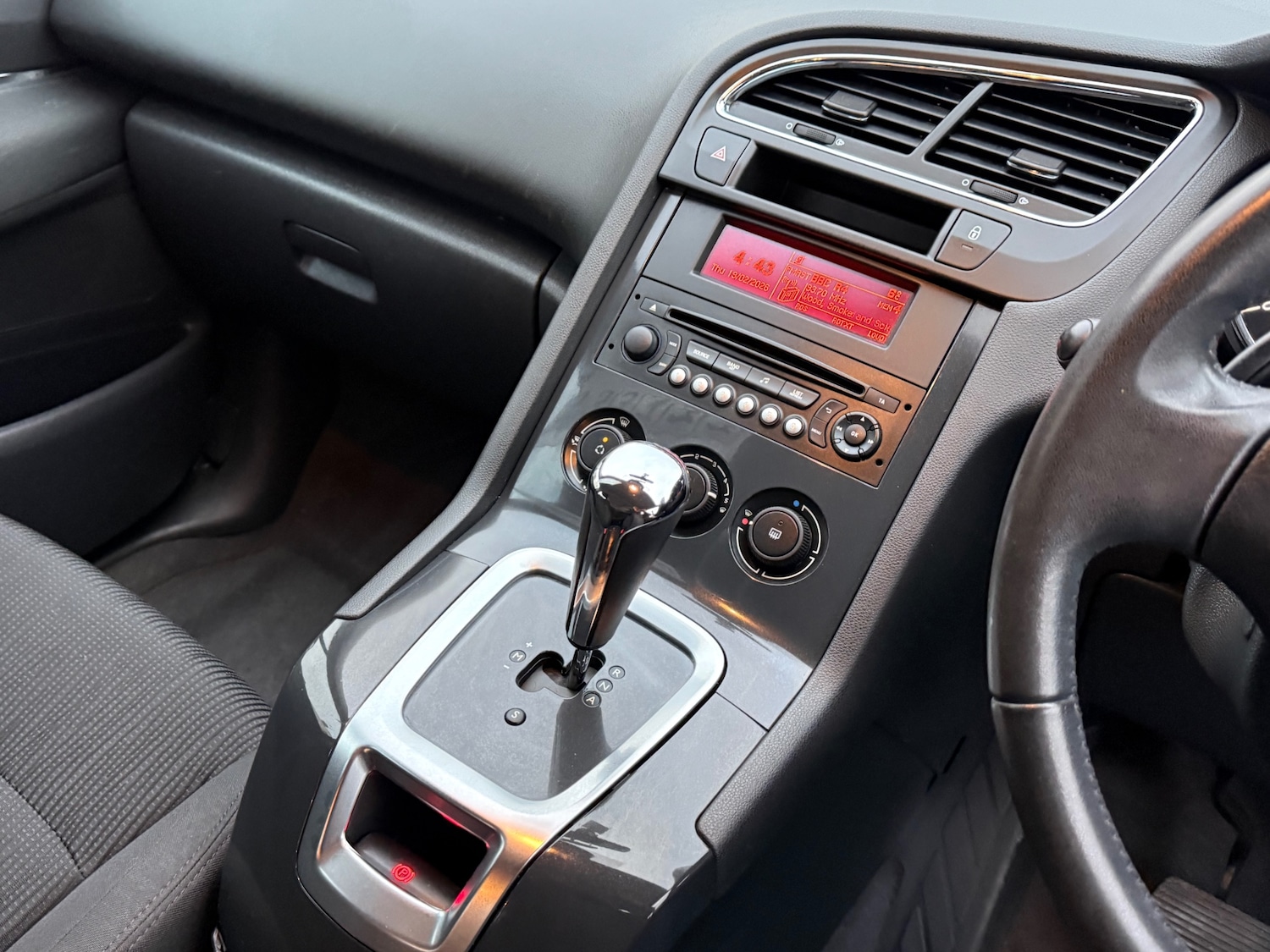 Used Peugeot 5008 2015 for sale - 77609145: Photo 6