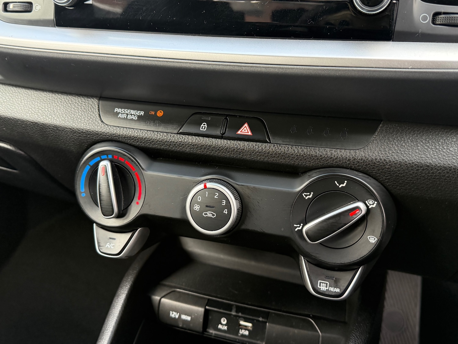 Used Kia Stonic 2018 for sale - 77834512: Photo 24