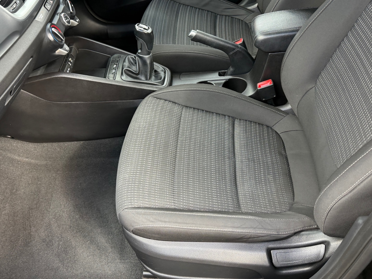 Used Kia Stonic 2018 for sale - 77834512: Photo 29