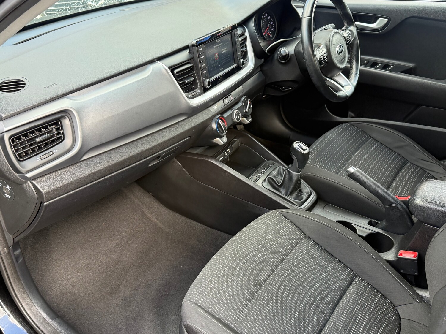 Used Kia Stonic 2018 for sale - 77834512: Photo 32