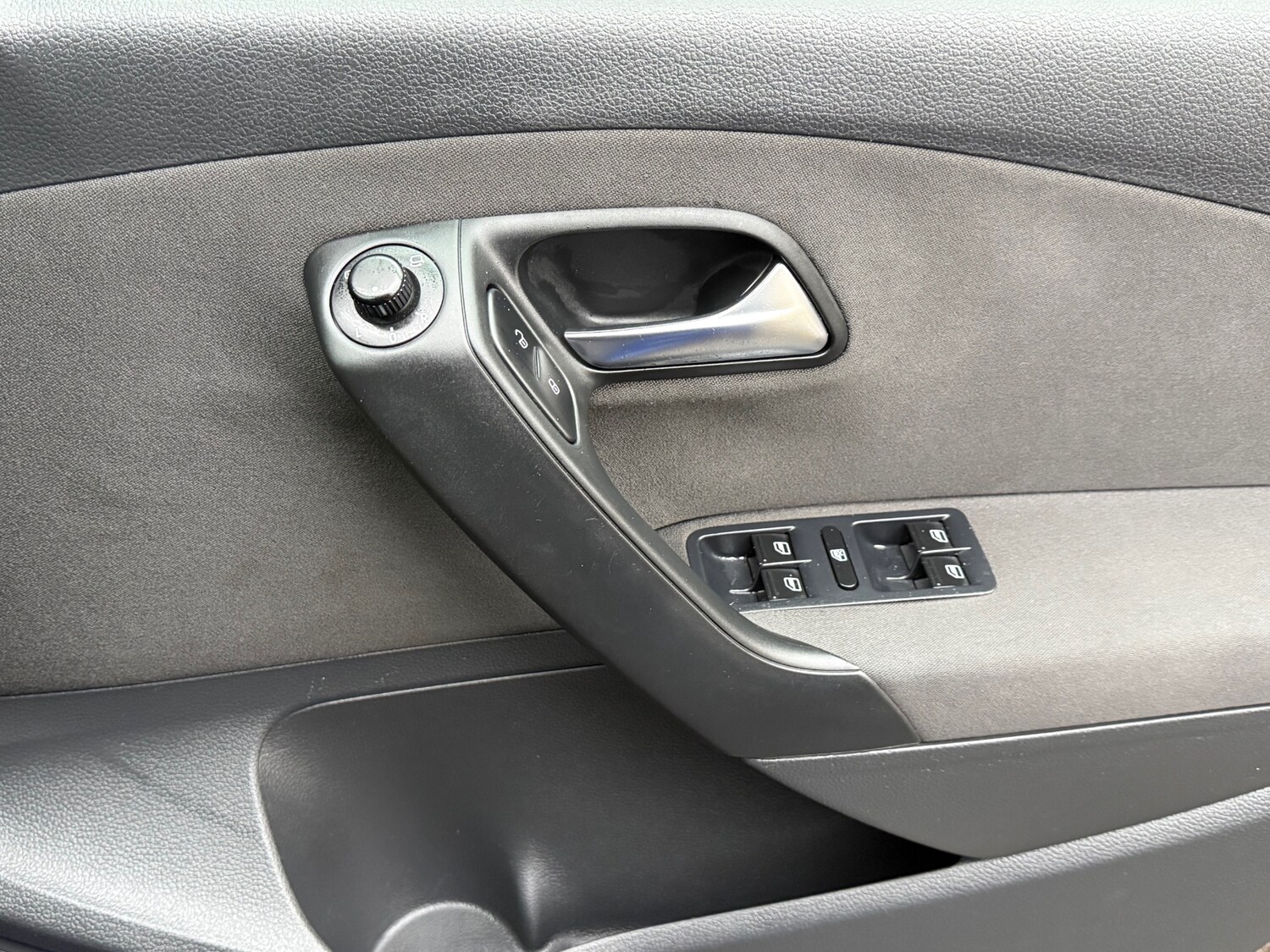 Used Volkswagen Polo 2010 for sale - 77449496: Photo 24