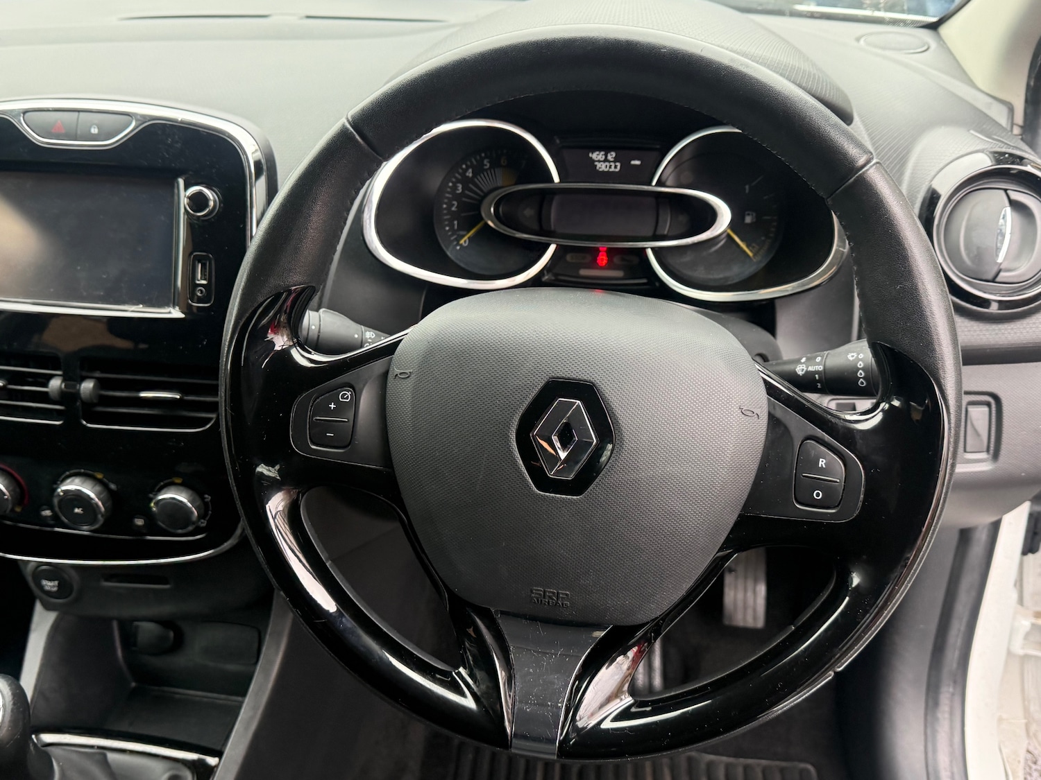 Used Renault Clio 2015 for sale - 77517588: Photo 18