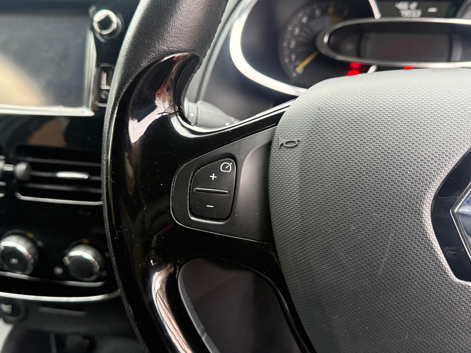 Used Renault Clio 2015 for sale - 77517588: Photo 20