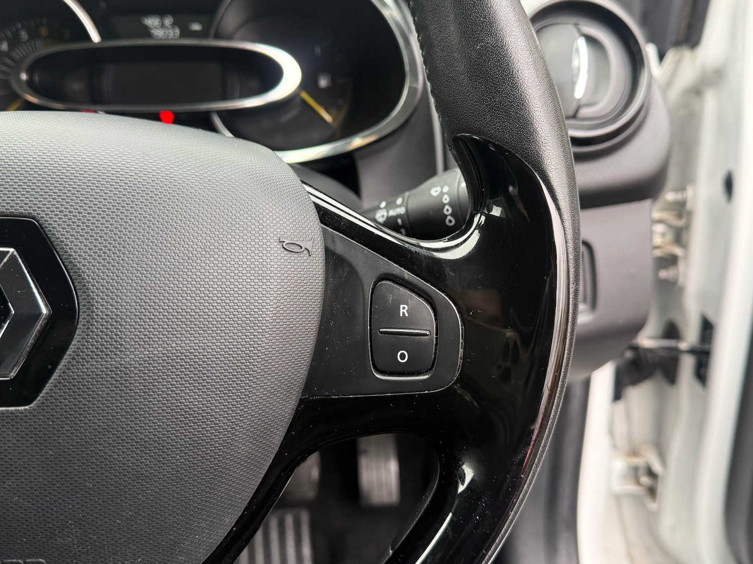 Used Renault Clio 2015 for sale - 77517588: Photo 21