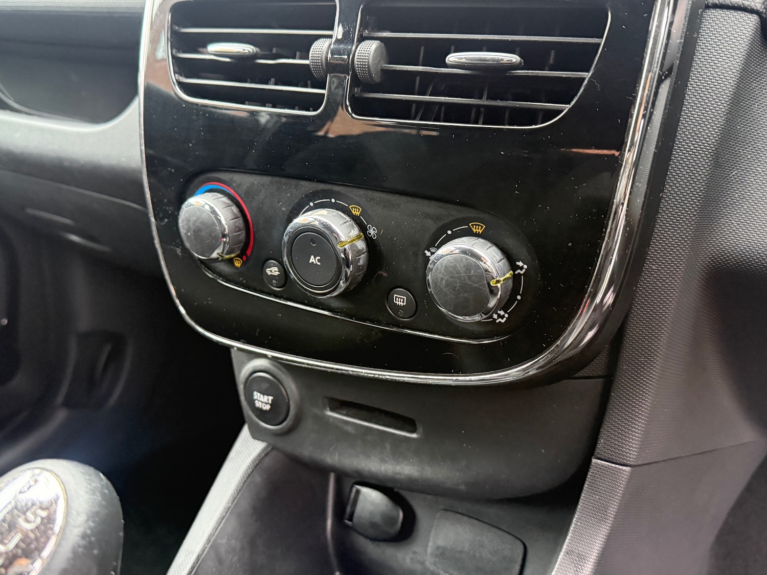 Used Renault Clio 2015 for sale - 77517588: Photo 25